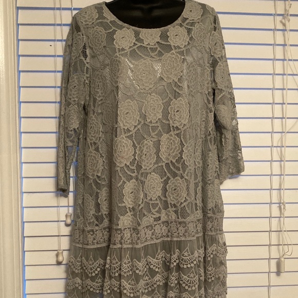 Dresses & Skirts - Lace Light grey/green dress